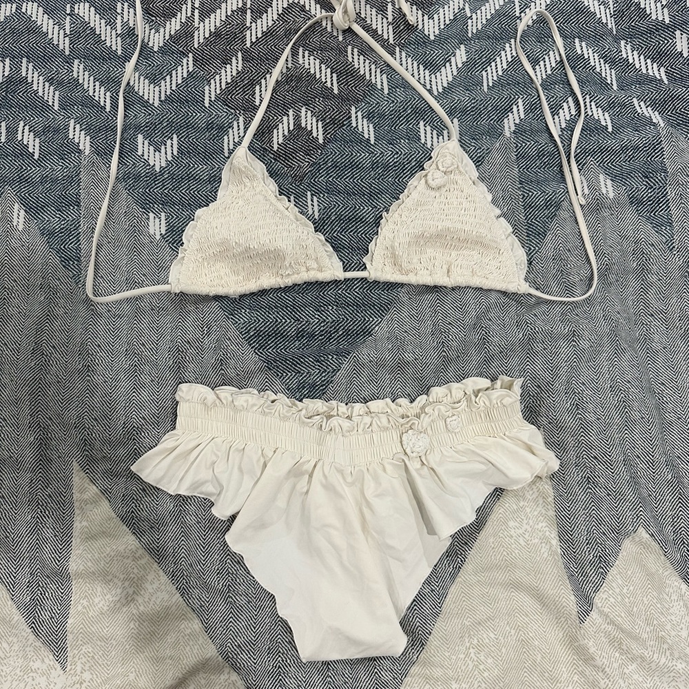 Frankie’s Bikinis off-while with flowers